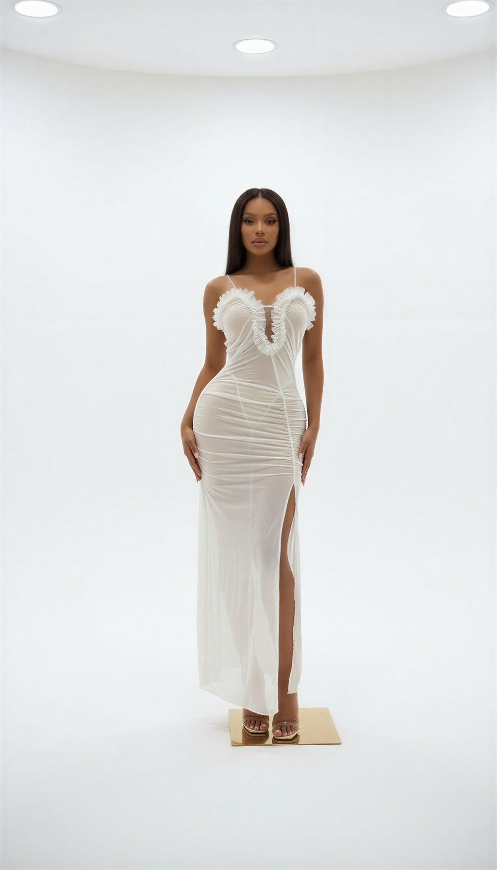 Besonderes Abendkleid mit Rüschen und Drapierungen